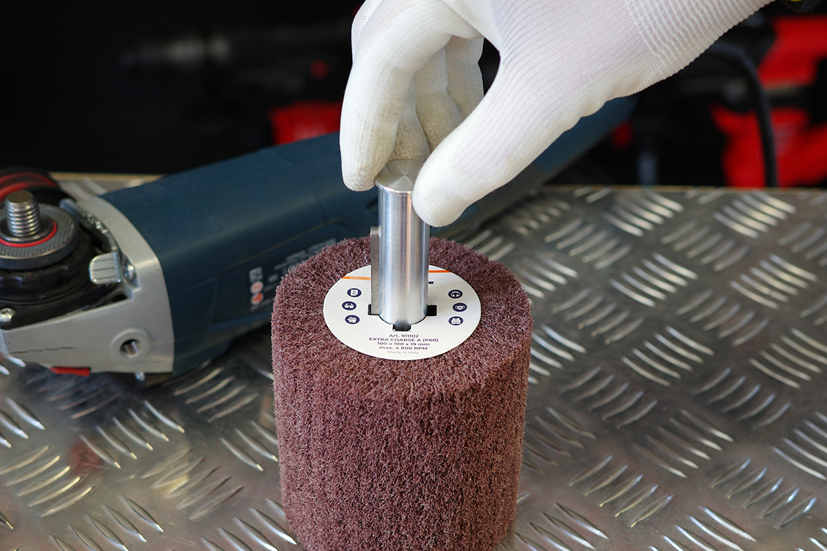 Процесс установки шлифовального валика на переходный вал со шпонкой