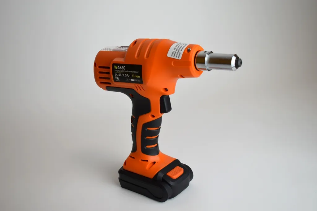 Зачем нужен заклепочник?