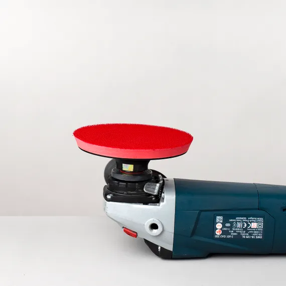 Опорная тарелка мягкая 125 мм установлена на болгарку