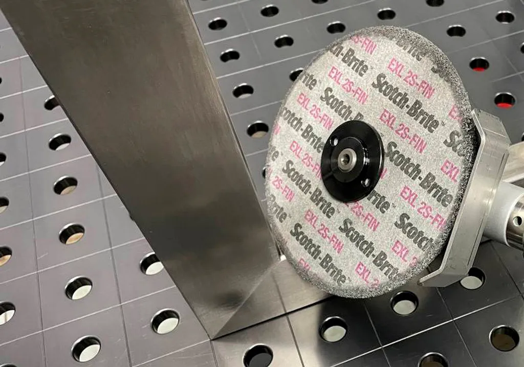 Как зачистить угловой сварочный шов?