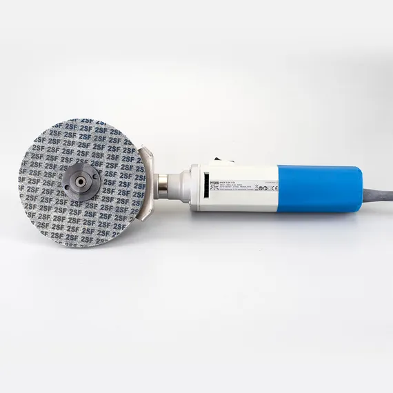 Круг Norton BearTex Rapid Blend 150x6x13 мм NEX-2SF установлен на PFERD KNER