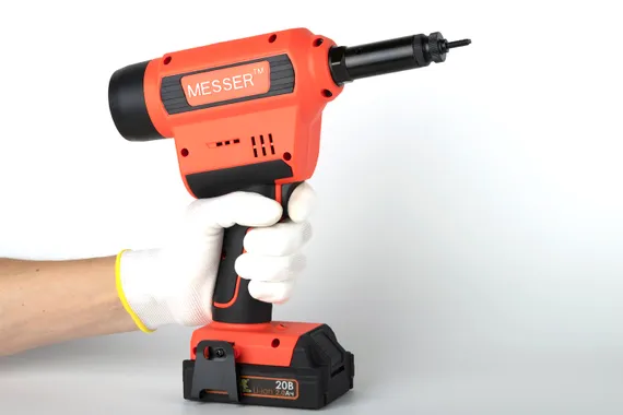 Аккумуляторный резьбовой заклепочник Messer M3000 + шуруповерт Felisatti в подарок