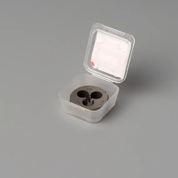 Плашка метрическая M3X0.5 в упаковке