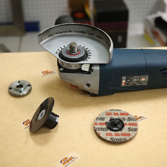 Круг Scotch-Brite 3M XL-UR 6A-MED 75x6 мм Roloc 17191 №4 Круг Scotch-Brite 3M XL-UR 6A-MED 75x6 мм Roloc 17191 №4