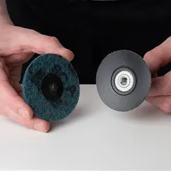 Шлифовальный круг нетканый 3M Roloc 75мм Very Fine