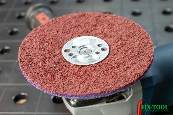 Скотч-брайт Bosch круг бордовый SCM 125 мм Medium 2608624138