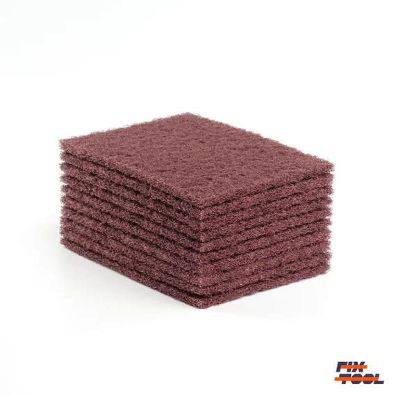 На фото 10 шлифовальных листов скотч брайт medium soft