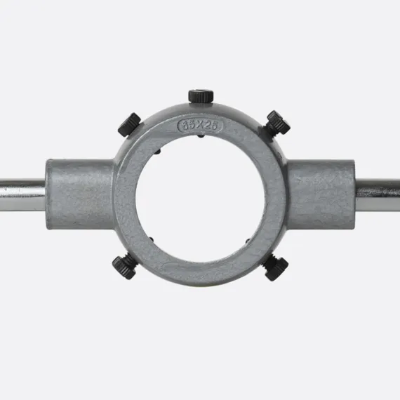 Плашкодержатель М28 М32 крупным планом с лицевой стороны