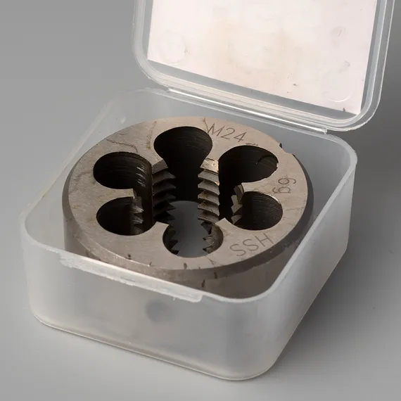 Плашка метрическая M24X3.0 в упаковке