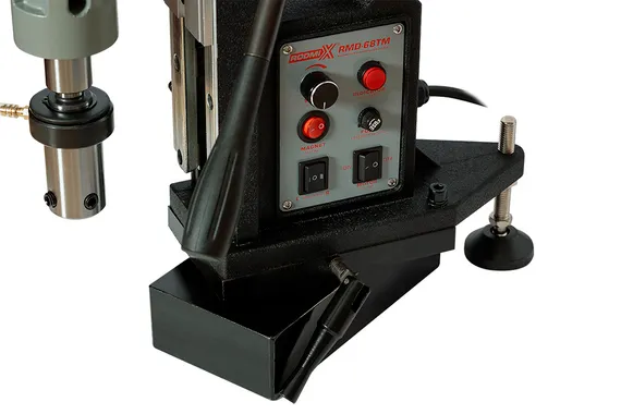 RODMIX RMD-68TM станок имеет возможность откланяться по оси на 15 градусов и нарезать резьбу