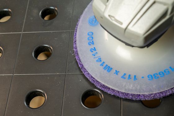 Скотч-брайт Bosch круг пурпурный SCM 125 мм Extra Coarse №5 Скотч-брайт Bosch круг пурпурный SCM 125 мм Extra Coarse №5