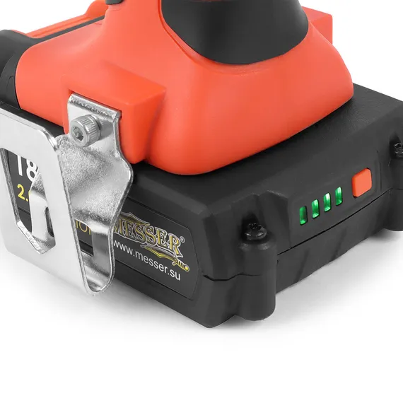 Индикатор заряда и крючок для подвешивания на поясе