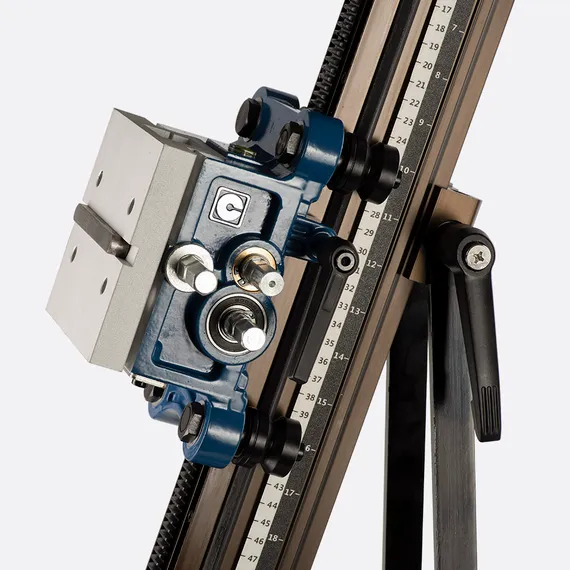 Снятие мотора и подача управляется одним ключом