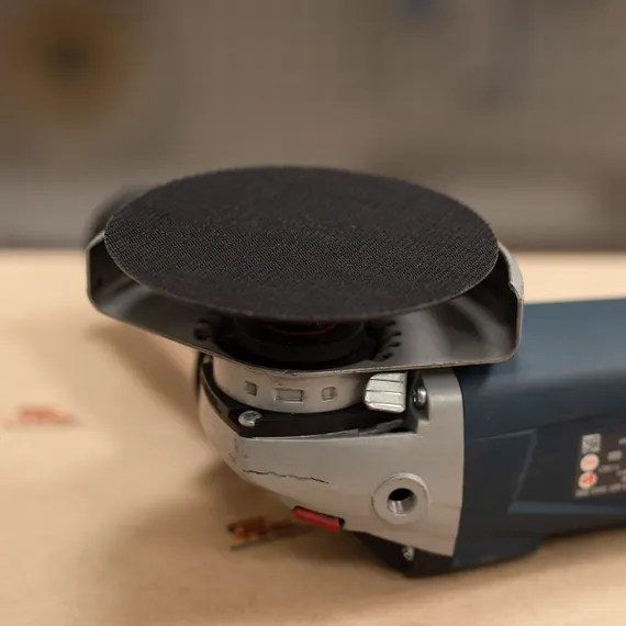 Оправка прикручена к болгарке