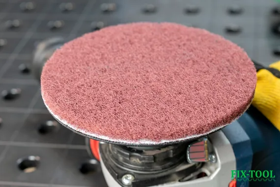 Скотч брайт Bosch круг на липучке красный 125 мм Very Fine 2608624118