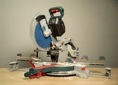 Аккумуляторная торцевая пила по дереву Bosch