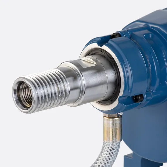 Устанавливаются два вида коронок с резьбой 1,1.4 и 1/2