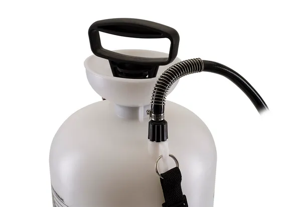 Шланг защищен от излома пружиной