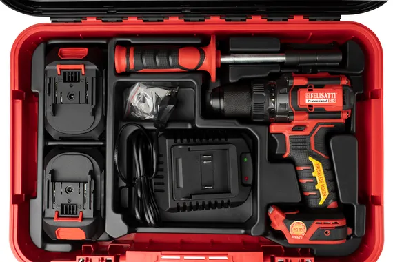 Комплект поставки шуруповерта FELISATTI FT1612