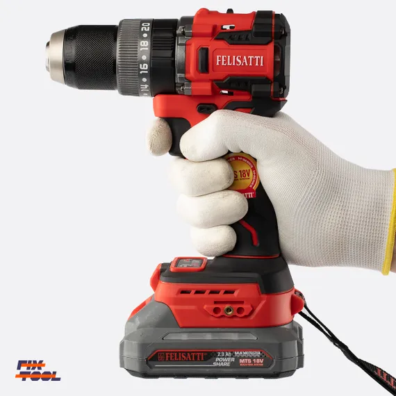 Фото шуруповерт FELISATTI FT1088 в руке