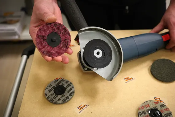 Круги с системой rolok (qcd) бывают разные, прессованные и нетканые